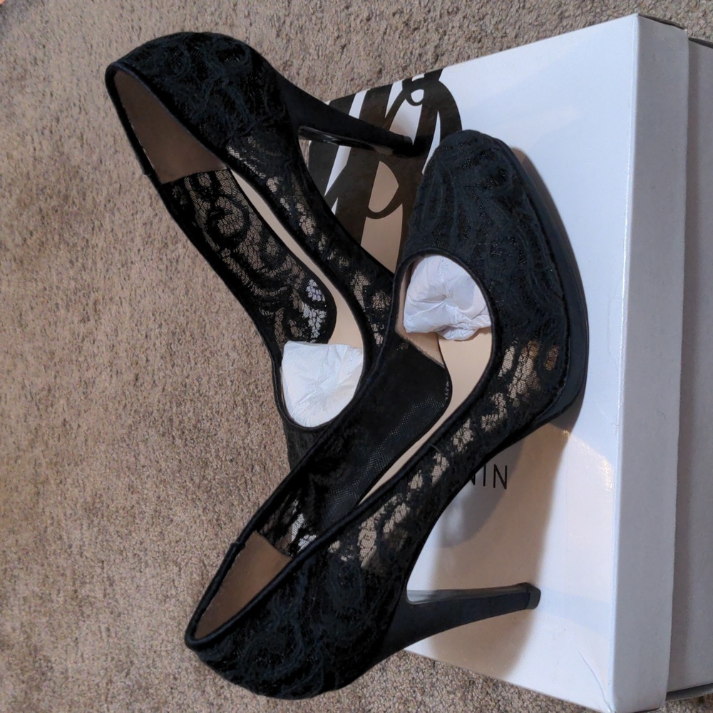 New in box Nine West Rocha black lace pump heels, Women's size 7.5
